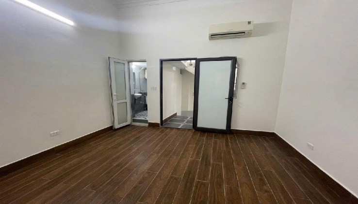 Cho thuê nhà ở nhóm 6 người nguyên căn Tam Khương - Đống Đa DT  25m2 - 3 tầng - 2 ngủ - Giá 12 Triệu (CTL)